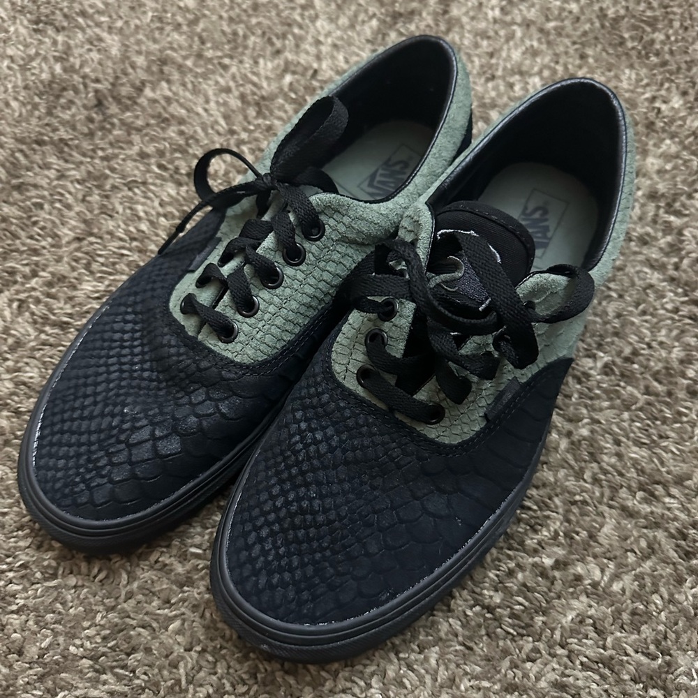 Vans Harry Potter “Slytherin” authentic era size 10 Men’s lightly used